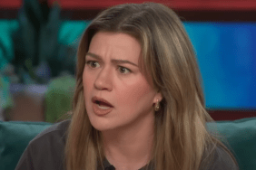 Kelly Clarkson show wardrobe malfunction commando